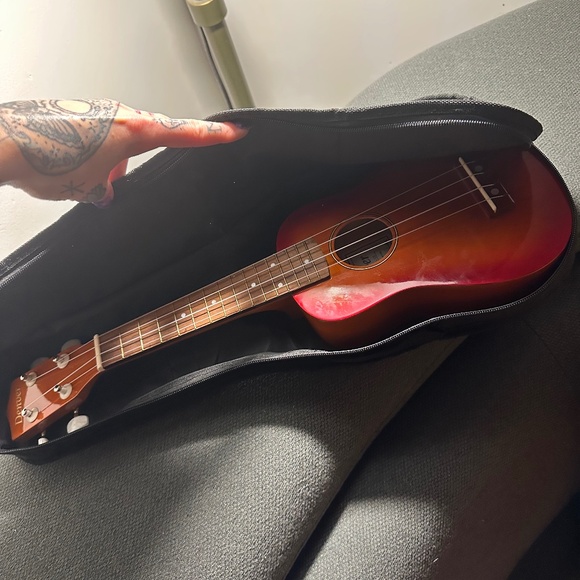 Ukuleles - Picture 5 of 7